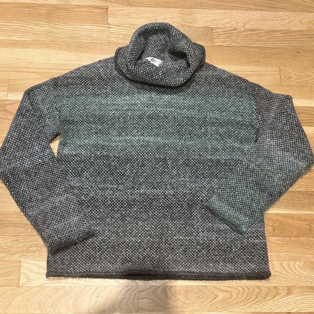 Max Studio Women’s Cowl Neck Sweater, Size Small, Great Condition! Feels Cropped